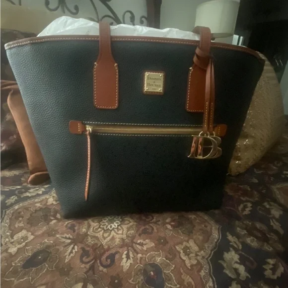 Dooney and Bourke Pebble leather shopper tote. Black. NWT - Picture 11 of 15